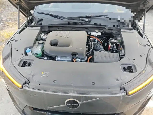 Volvo XC70 Plug-in Hybrid — Фото автомобиля 19