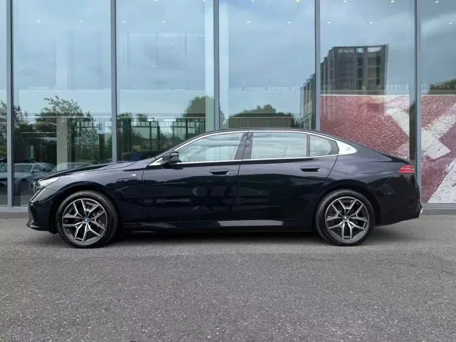 BMW i5 — Фото автомобиля 5