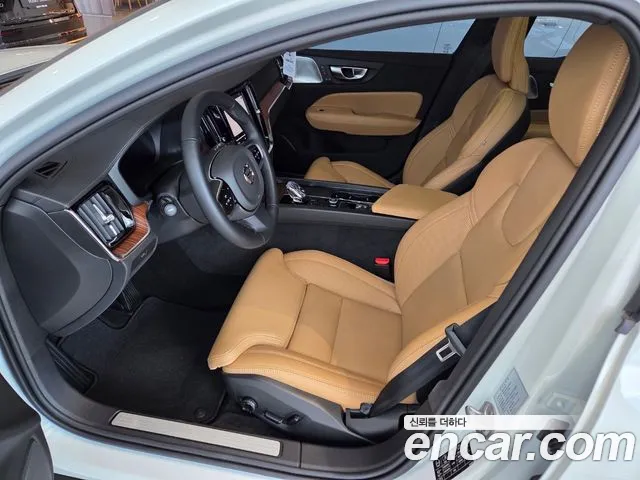 Volvo V60 Cross Country 2nd Gen — Фото автомобиля 10