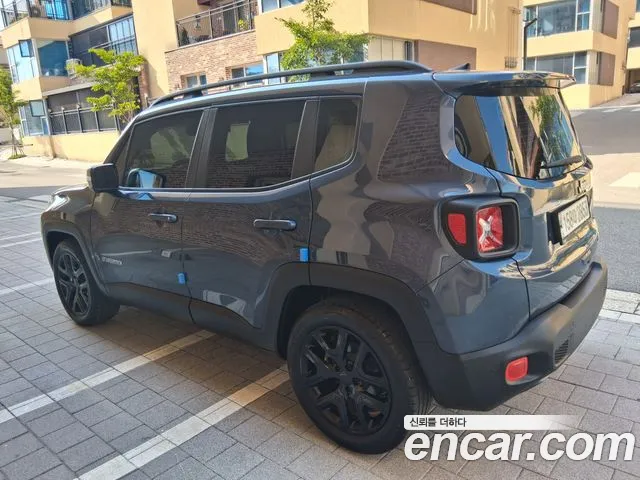 Jeep Renegade — Фото автомобиля 2