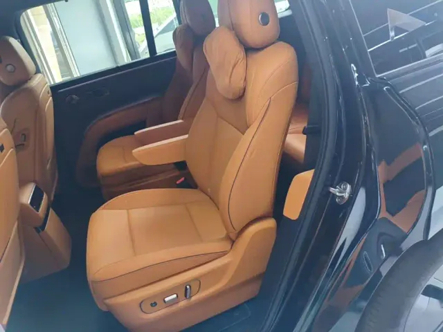 Li Auto i8 — Фото автомобиля 16