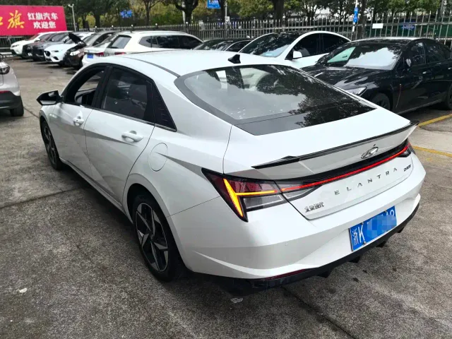 Hyundai Elantra — Фото автомобиля 11