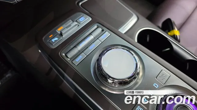 Genesis GV70 2.5T Бензин AWD — Фото автомобиля 24
