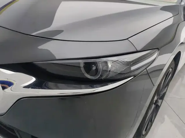 Mazda Axela — Фото автомобиля 5