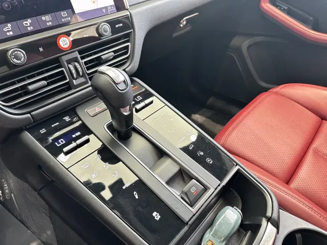 Porsche Macan — Фото автомобиля 13