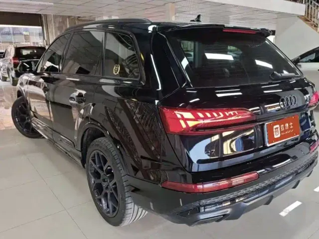 Audi Q7 — Фото автомобиля 7