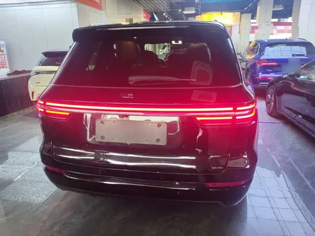 Li Auto ONE — Фото автомобиля 5