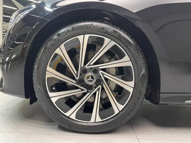 Mercedes-Benz E-Class — Фото автомобиля 30