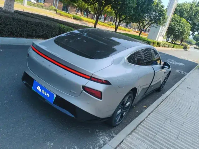 Xpeng P7 — Фото автомобиля 3