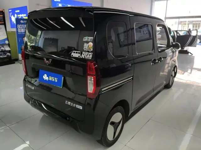 Wuling Zhiguang NEV — Фото автомобиля 3