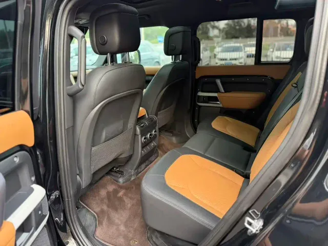 Land Rover Defender — Фото автомобиля 7
