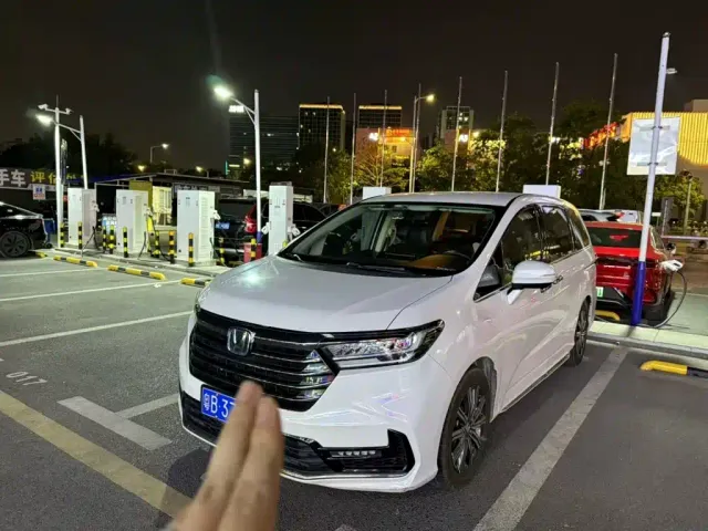 Фотография автомобиля — Honda Odyssey