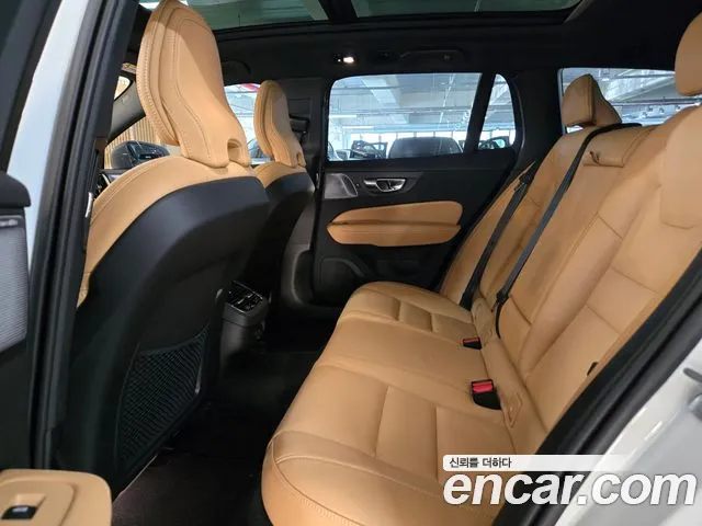 Volvo V60 — Фото автомобиля 11