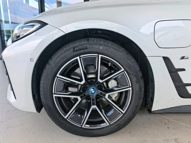 BMW i4 — Фото автомобиля 7