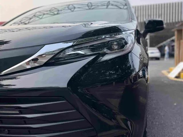 Toyota Sienna — Фото автомобиля 29