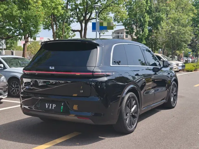 Li Auto L8 — Фото автомобиля 12