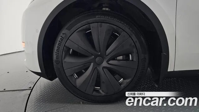 Tesla Model Y — Фото автомобиля 4