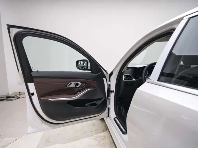BMW 3 Series — Фото автомобиля 13