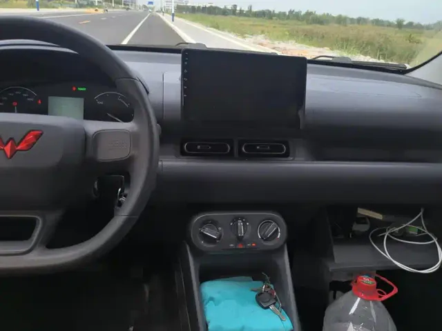 Wuling Motors Wuling Hongguang New Energy 2024 Model Pure Electric 300KM Utility Version — Фото автомобиля 16