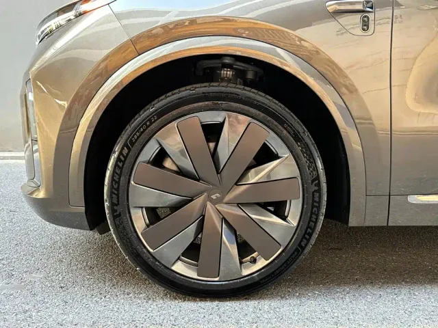 Li Auto Li Xiang L9 2026 Base Model — Фото автомобиля 6