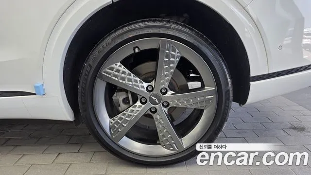 Genesis GV70 2.5T Бензин AWD — Фото автомобиля 18
