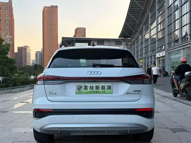 Audi Q4 e-tron — Фото автомобиля 6