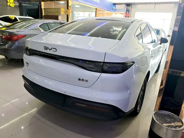 BYD Seal 05 DM-i — Фото автомобиля 6