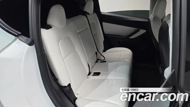Tesla Model Y — Фото автомобиля 18