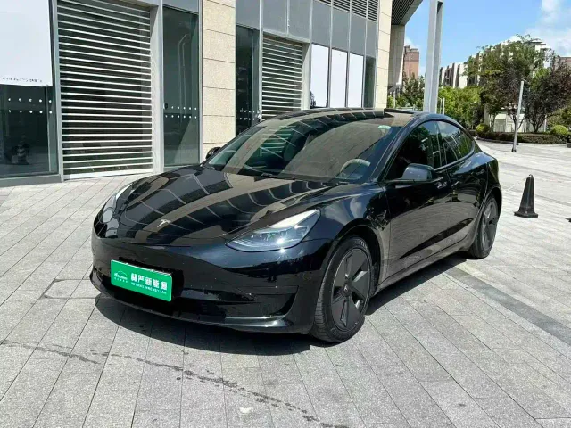 Tesla Model 3 — Фото автомобиля 3
