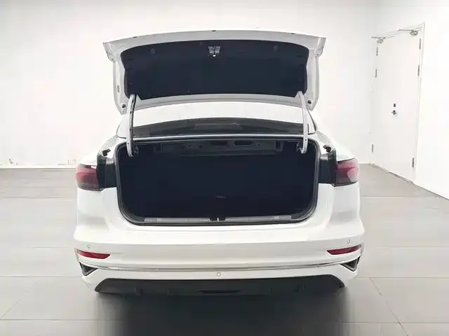 Geely Emgrand — Фото автомобиля 18