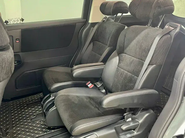 Honda Elysion — Фото автомобиля 10