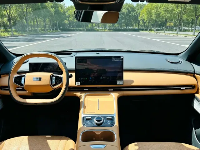 Geely Galaxy Starship 7 EM-i — Фото автомобиля 11