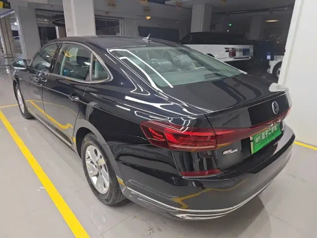 Volkswagen Passat — Фото автомобиля 4