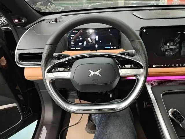 Xpeng G9 — Фото автомобиля 10