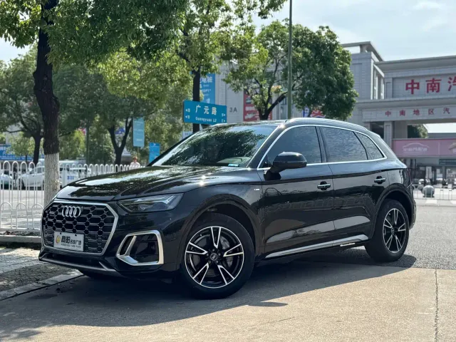Фотография автомобиля — Audi Q5L
