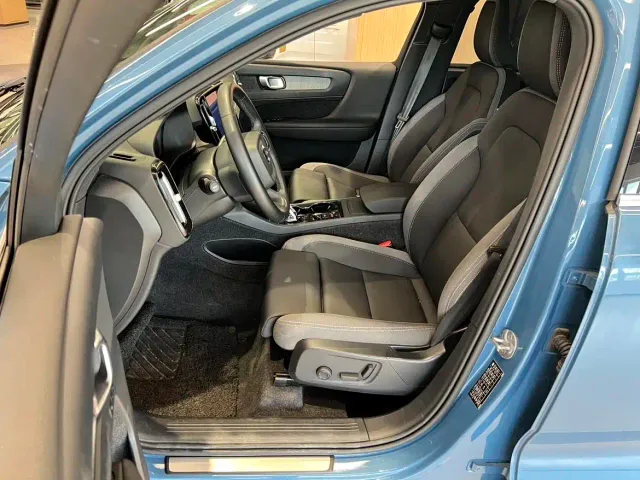 Volvo XC40 — Фото автомобиля 9
