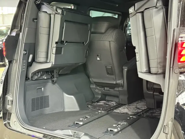 Toyota Alphard — Фото автомобиля 24