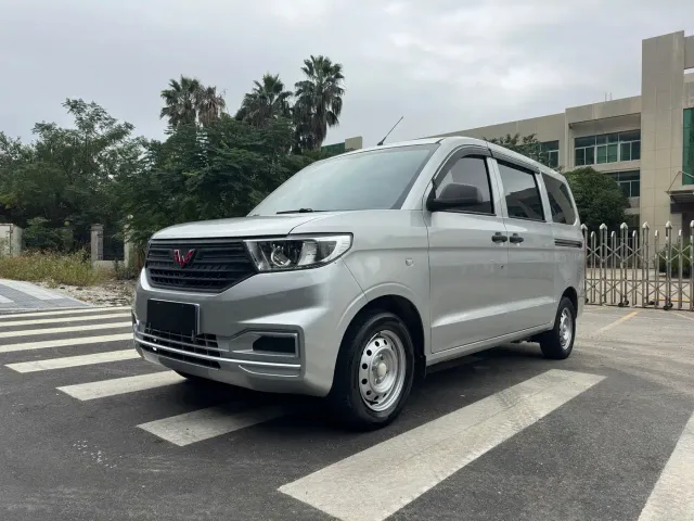 Фотография автомобиля — Wuling Hongguang V