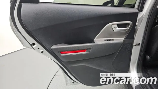 Kia Niro Niro Plus Air — Фото автомобиля 24