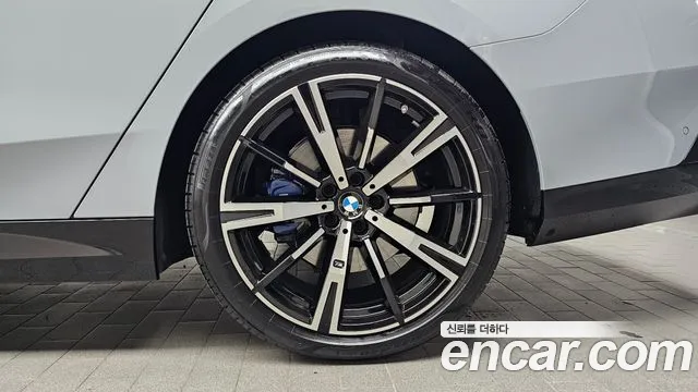 BMW 5 Series — Фото автомобиля 6