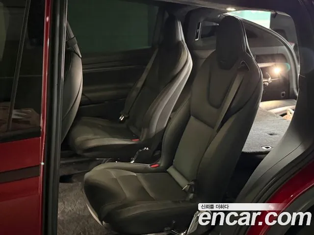 Tesla Model X — Фото автомобиля 9