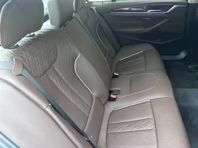 BMW 5 Series — Фото автомобиля 11