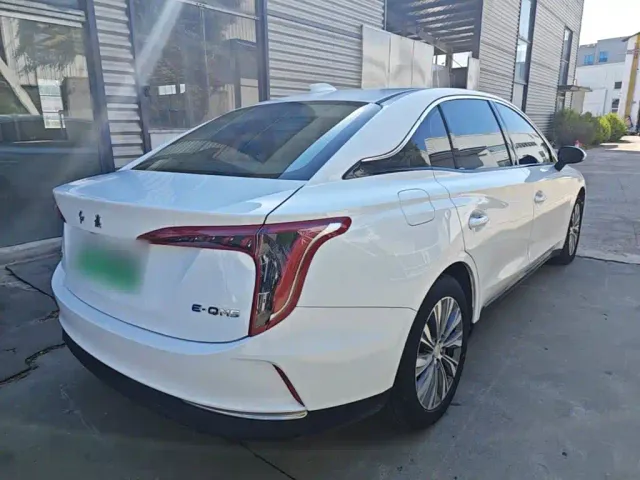 Hongqi E-QM5 — Фото автомобиля 6