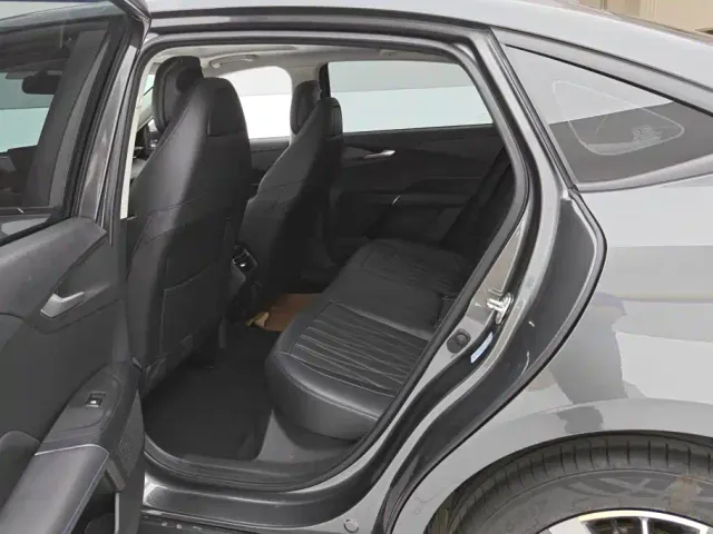 Changan Qiyuan A05 — Фото автомобиля 11