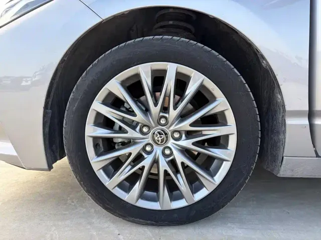 Toyota Avalon — Фото автомобиля 25
