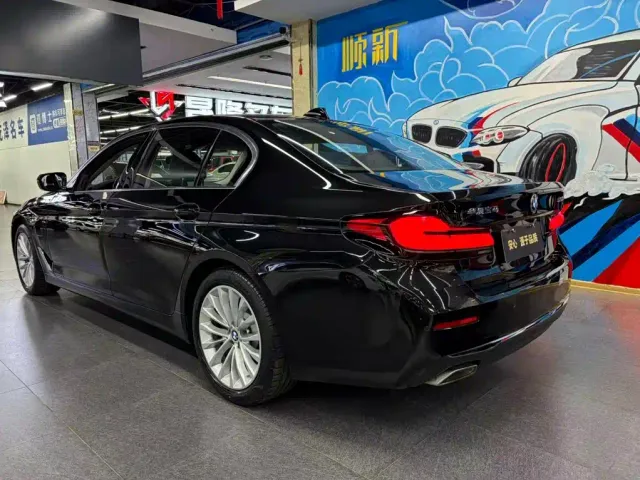 BMW 5 Series — Фото автомобиля 3