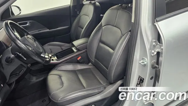Kia Niro — Фото автомобиля 29