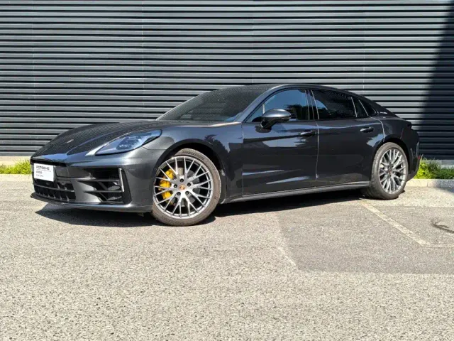Фотография автомобиля — Porsche Panamera