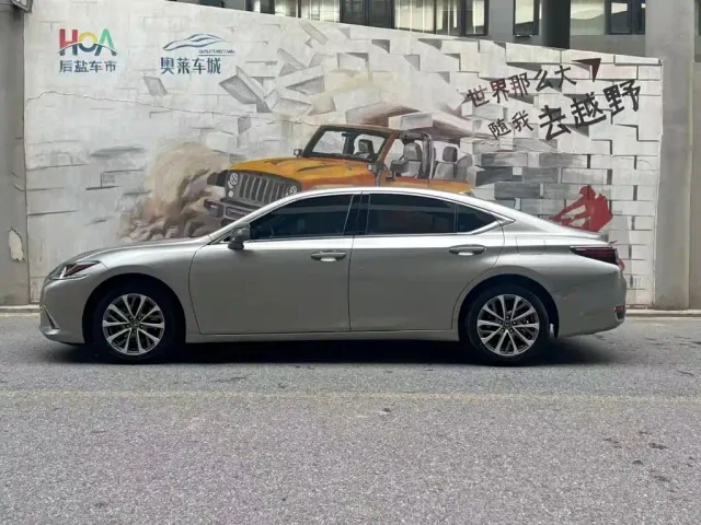 Lexus ES — Фото автомобиля 3
