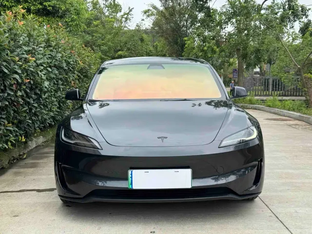 Tesla Model 3 — Фото автомобиля 2